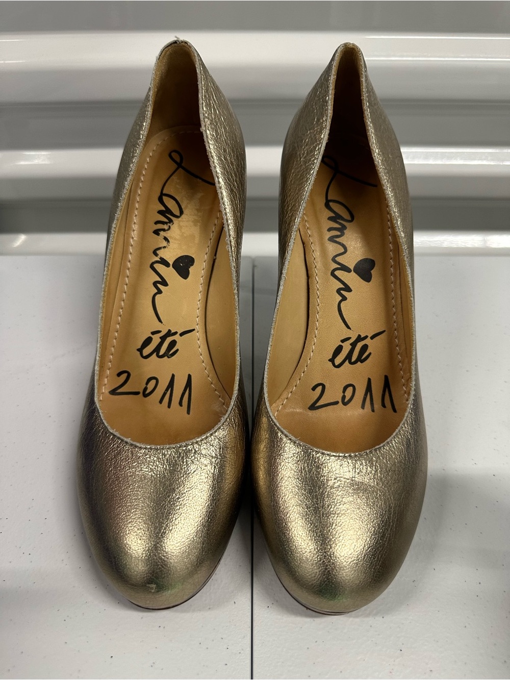 NWOT Women’s Lanvin Metallic Gold Round-Toe Pumps - Made in Italy - Size 39